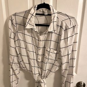 Black and white cropped button up